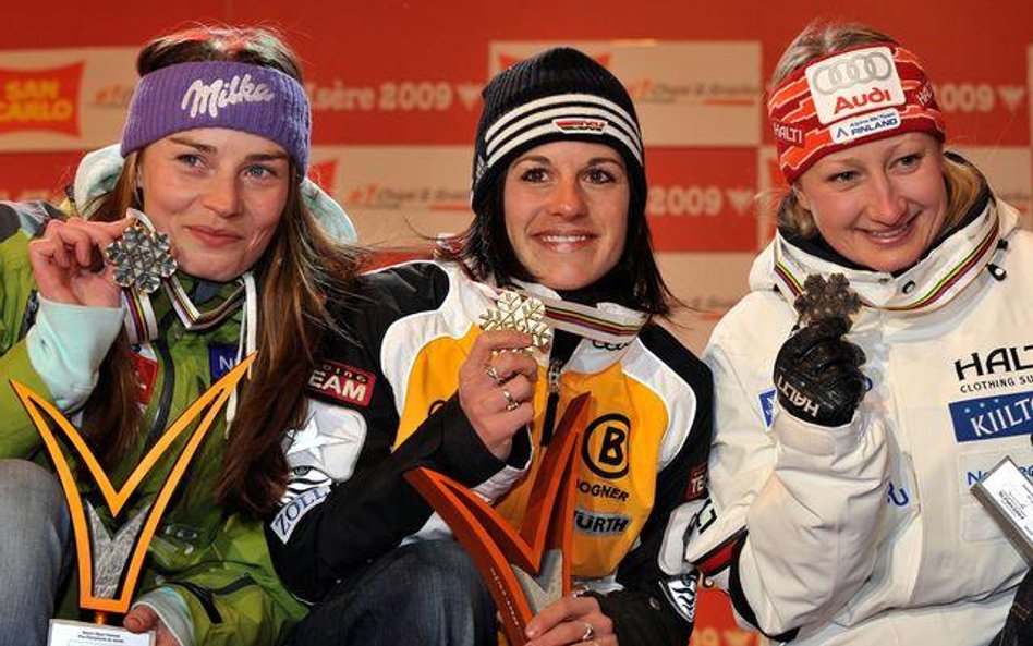 Słowenka Tina Maze, Niemka Kathrin Hoelzl i Finka Tanja Poutiainen