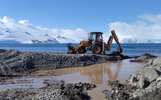 Warunki są trudne - jeśli nie śnieg i silne wiatry, to błoto.