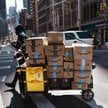 Najbardziej narażeni na zwolnienia w Amazonie są pracownicy biurowi. Kurierzy mogą na razie spać spo