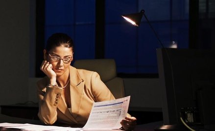 Praca nocą powoduje u kobiet zwiększone ryzyko zachorowania na raka piersi