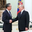 Prezydent Rosji Władimir Putin i szef chińskiej dyplomacji Wang Yi