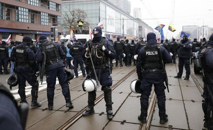 Policja wskakuje w nowe mundury