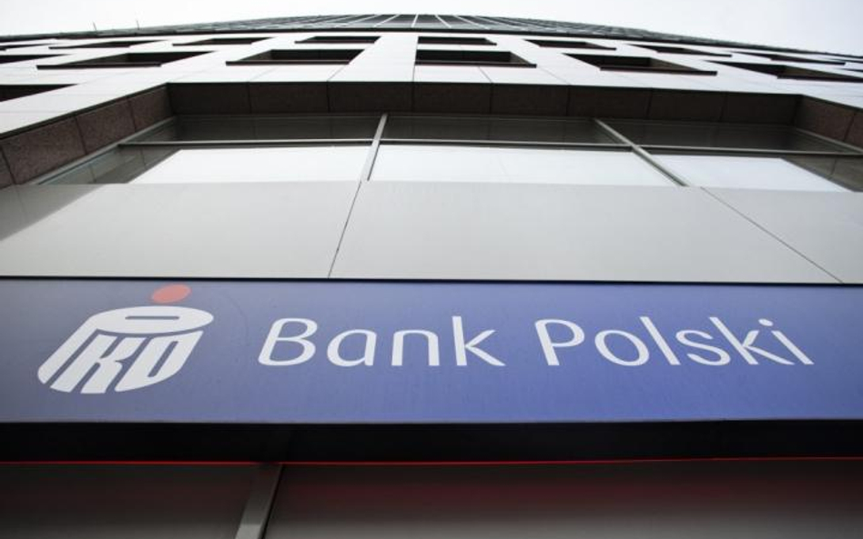 Co się dzieje z kursem PKO BP?