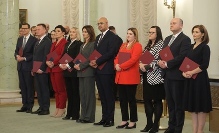 Wynagrodzenia tylko pięciu osób dwutygodniowego rządu Mateusza Morawieckiego powołanych 27 listopada