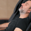 Nowoczesny fotel relaksacyjny z funkcją masażu – czy to dobry wybór do salonu?