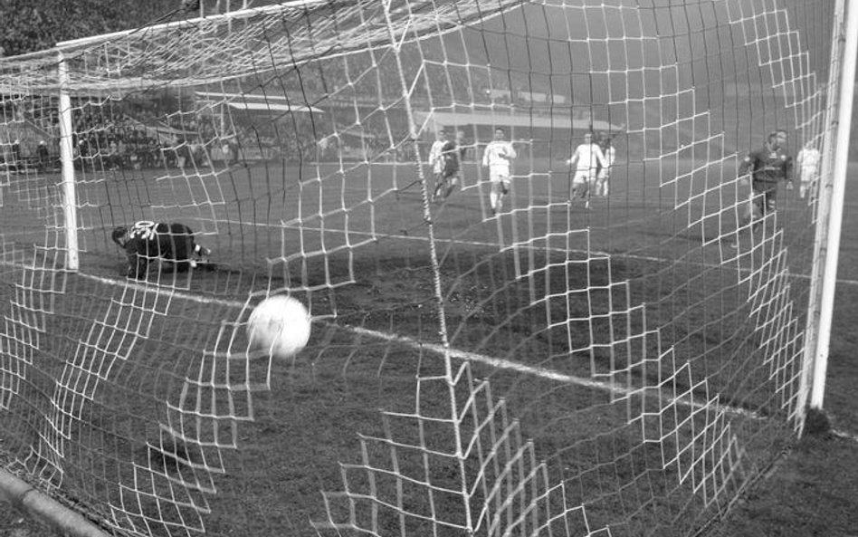 Sławy futbolu żyją z aukcji swoich trofeów i pamiątek
