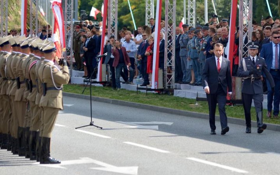 Mariusz Błaszczak podał, że defiladę w Katowicach ogllądało 200 tysięcy osób