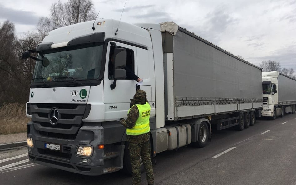 Nadal ciągną się kolejki na granicy z Niemcami