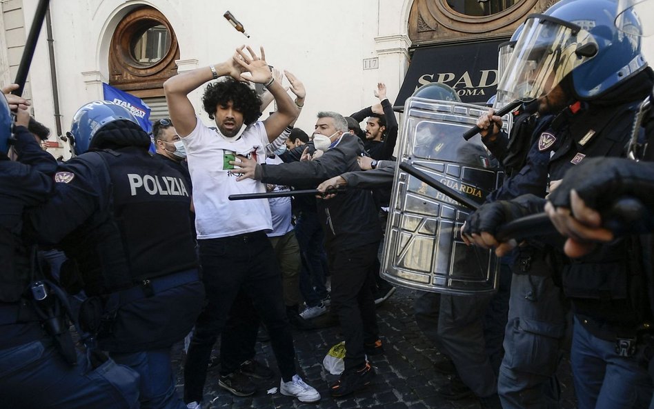 Restauratorzy starli się z policją. Jutro otwierają lokale