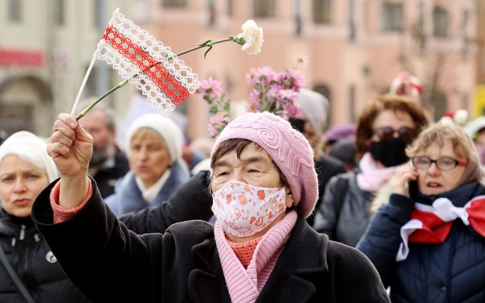 Białoruś: reżim sięga do kieszeni emerytów