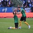 . Strzelec bramki dla Siarki Tarnobrzeg Arkadiusz Kasia (L) cieszy się po wygranym 1:0 meczu 1/16 fi