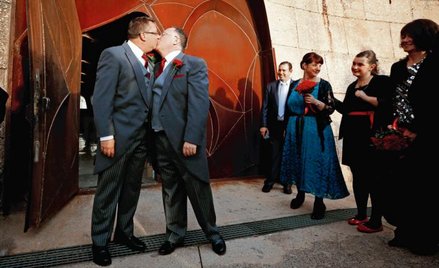 Hiszpania jest prymusem, jeśli idzie o liberalizację obyczajową ustawodawstwa: na ślubny kobierzec t