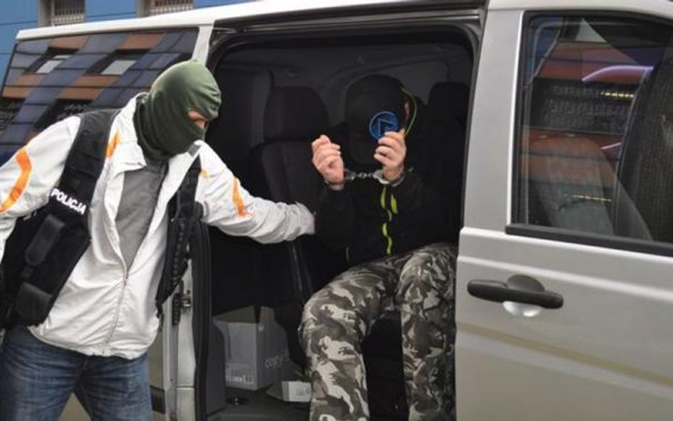 Marcin L. wpadł w ręce policji w piątek na lotnisku. Czy wracałby do kraju, gdyby to on stał za bomb