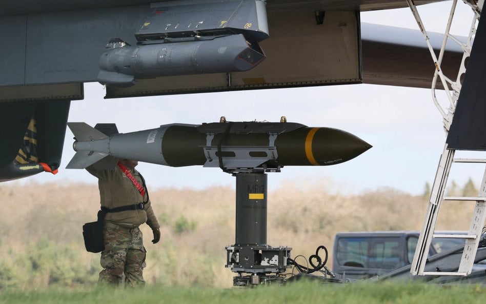 Donald Trump ostrzega, że armia USA zbiera siły i jest gotowa do wznowienia wojny