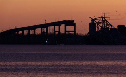 26 marca długi na niespełna trzy kilometry stalowy most kratownicowy w pobliżu Baltimore w stanie Ma