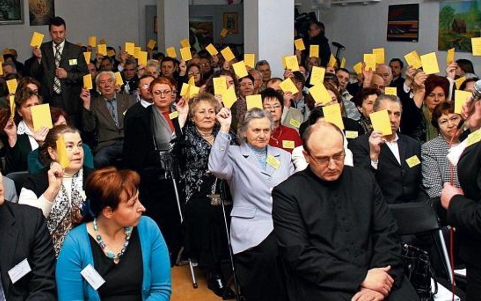 Delegaci VII Zjazdu Związku Polaków na Białorusi musieli pokonać wiele przeszkód, by dotrzeć na wybo