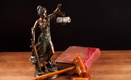 SA: opłata od pozwu może ograniczać konstytucyjne prawo do sądu