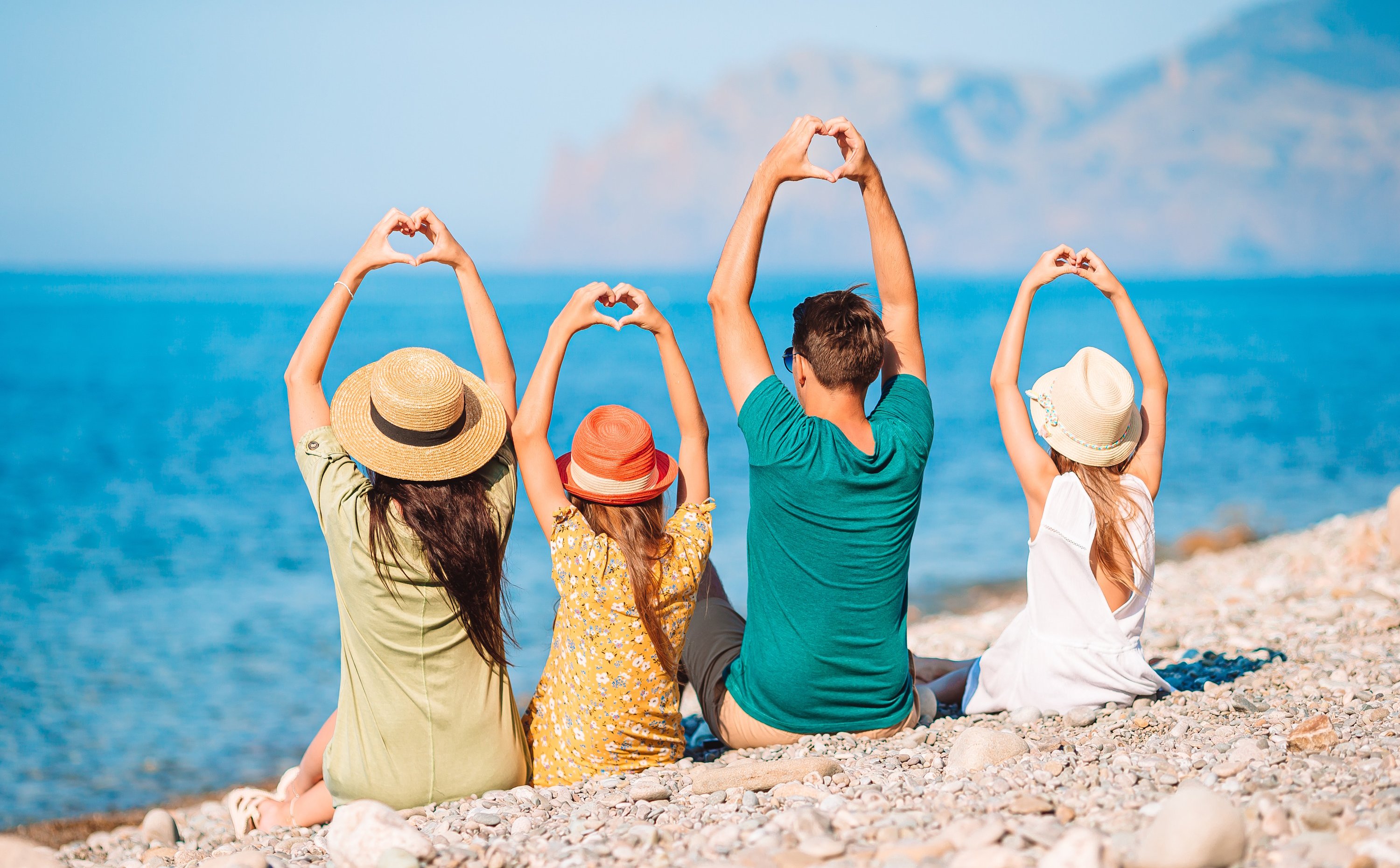 Rodzinne wakacje z terapią. Nowy trend zyskuje popularność. Czy to ma sens?