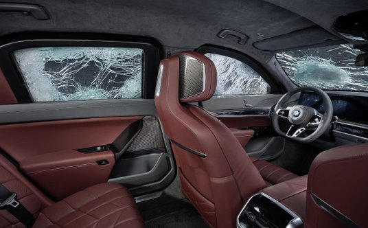 BMW ma w swojej gamie specjalne opancerzone modele. Seria nazywa się Protection