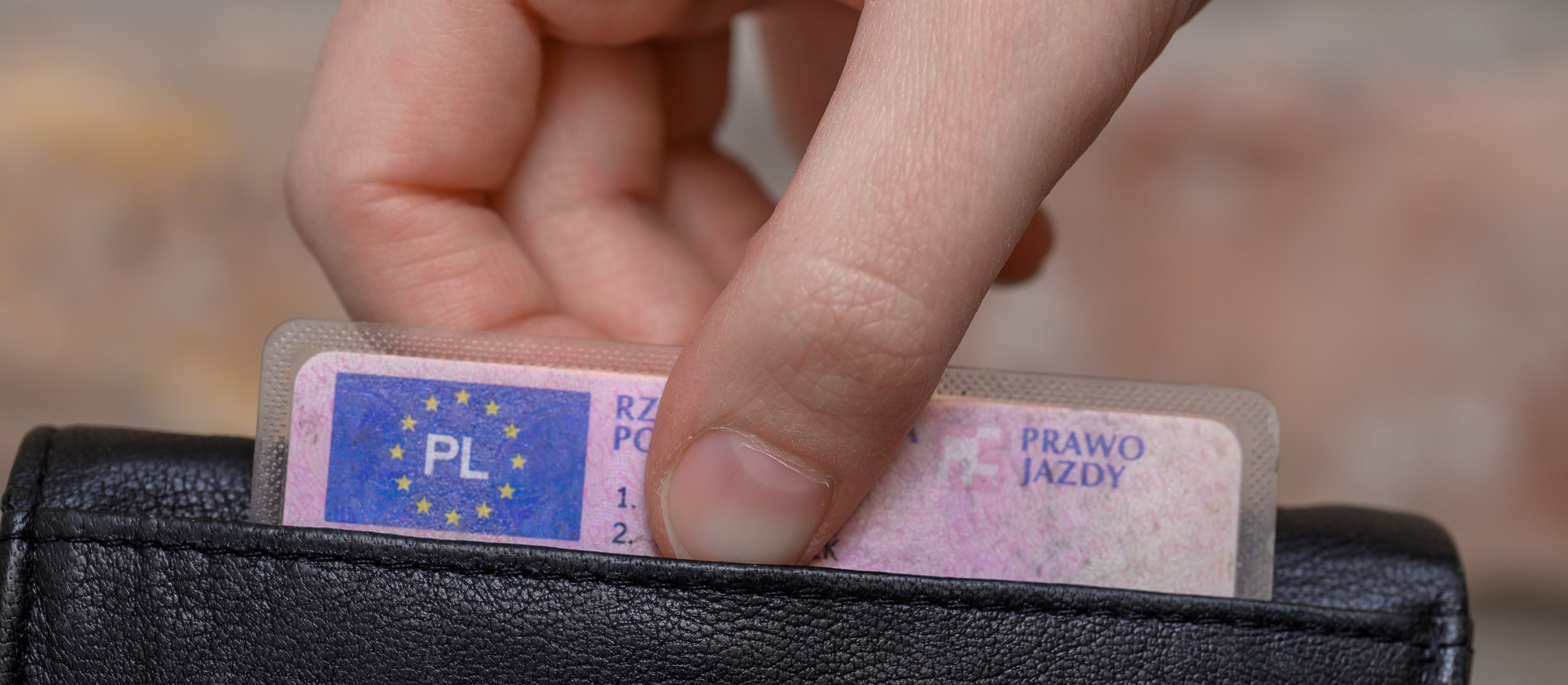 Kierowców czeka wymiana bezterminowego prawa jazdy. Podano datę