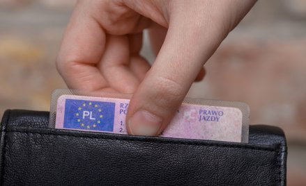 Koniec z bezterminowym prawem jazdy. Podano, do kiedy kierowcy muszą je wymienić