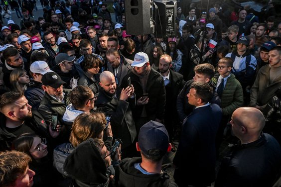 Sławomir Mentzen na spotkaniu z wyborcami w Warszawie