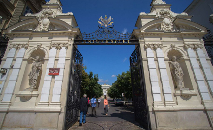 Uczelnie też przechodzą w zdalny tryb