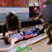 Rosyjska policja zatrzymuje w Moskwie członków czeczeńskiej mafii, 2000 r.