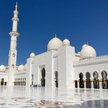 Wielki Meczet Szejka Zayeda to jedna z największych atrakcji turystycznych Abu Dhabi.