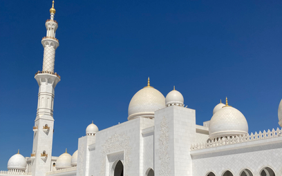Wielki Meczet Szejka Zayeda to jedna z największych atrakcji turystycznych Abu Dhabi.