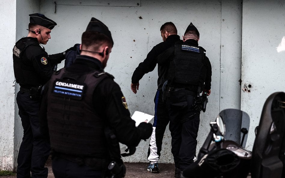 Operacja policji z jednej z dzielnic w Marsylii. Miasto uważa się za „narkotykową stolicę kraju”