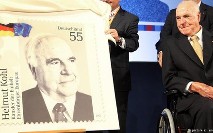 W miniformacie. 12 cm kwadratowych wystarcza, by uczcić wielkiego męża stanu. Za zasługi dla Niemiec