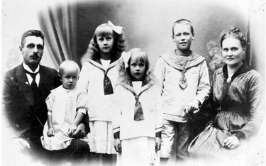 Młoda Astrid Lindgren wraz z rodziną