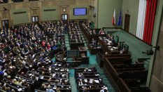 Nowy sondaż pokazuje, że w Sejmie po wyborach znaleźliby się przedstawiciele pięciu partii