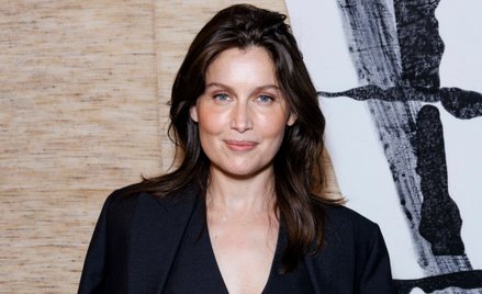 Laetitia Casta była jedną z muz Yves Saint Laurenta. Poznali się w 1996 roku.