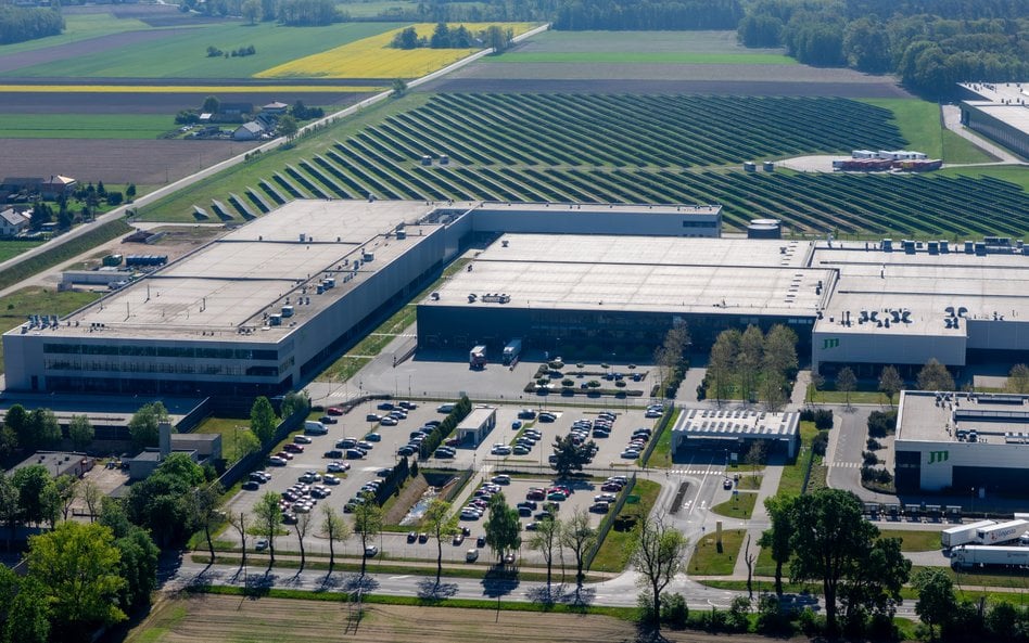 JTI Polska w swoją farmę fotowoltaiczną przy kompleksie produkcyjnym w Starym Gostkowie w województw
