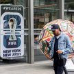 Tablica informacyjna Mistrzostw Świata FIFA w The Shops at Columbus Circle w Nowym Jorku, USA