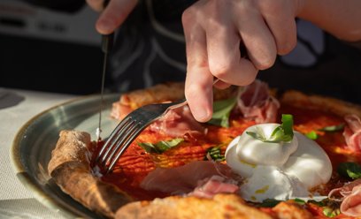 Śledztwo chińskiego urzędu nadzoru rynku wykazało, że w systemie dostaw funkcjonowały setki fikcyjny