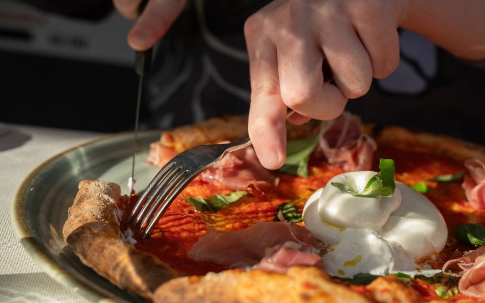 Śledztwo chińskiego urzędu nadzoru rynku wykazało, że w systemie dostaw funkcjonowały setki fikcyjny