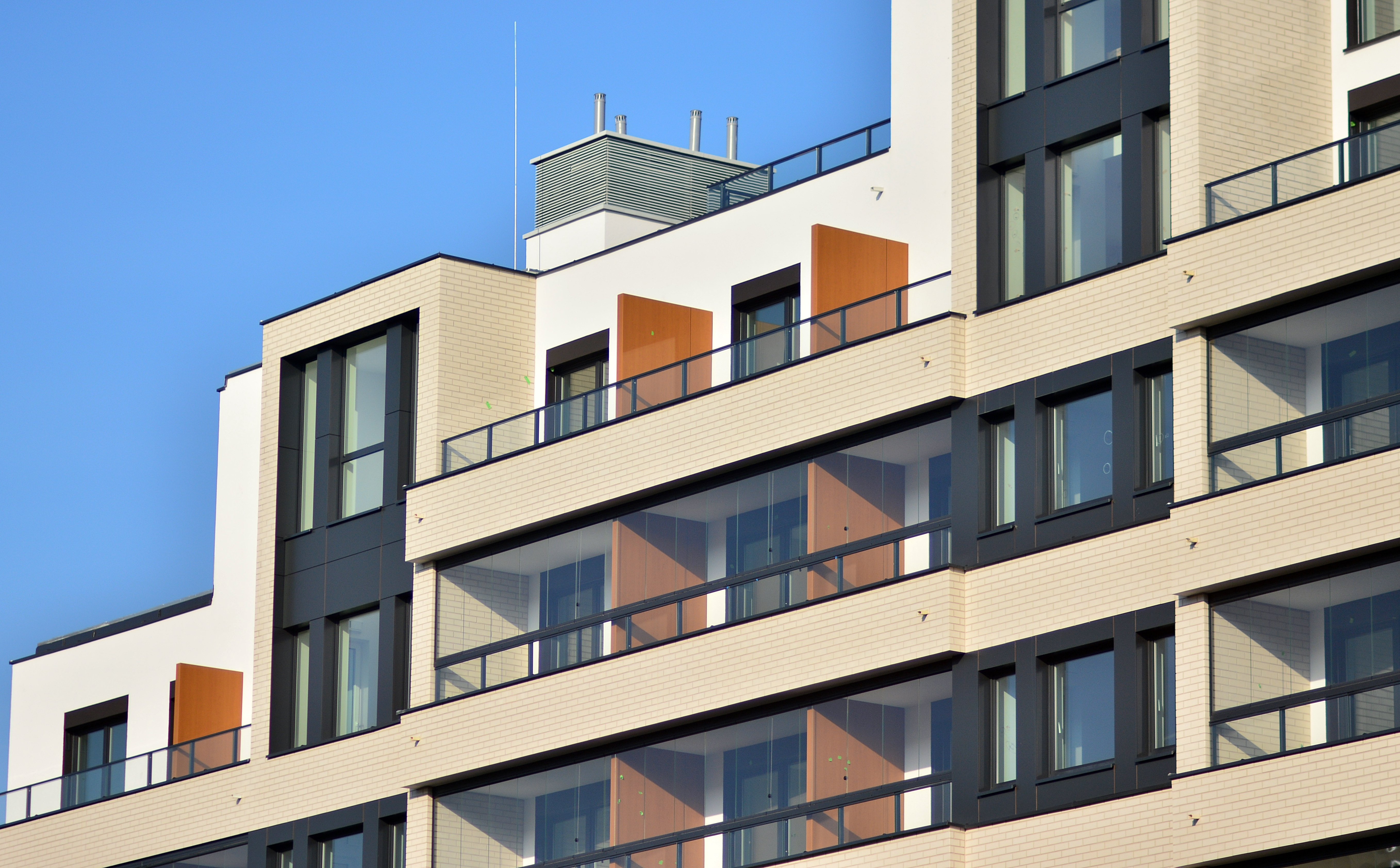 Obniżki stóp procentowych już w kursach budowniczych mieszkań?