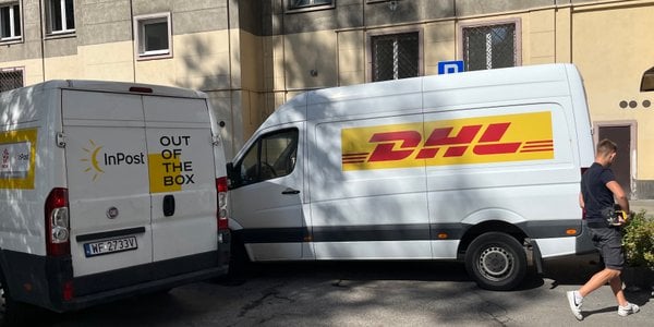 Kurierzy zadowoleni z pracy, ale branżę trapi wysoka rotacja i napływ cudzoziemców