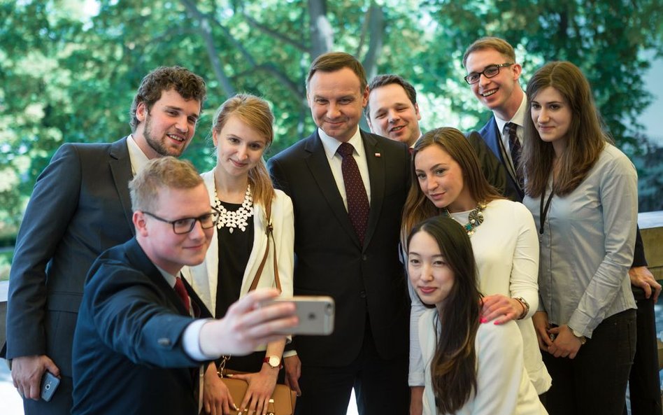 Prezydent Andrzej Duda wraz z Uczestnikami Warsaw-Beijing Forum: Youth for Business.