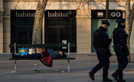 Zakaz wychodzenia we Francji. Mandaty dla bezdomnych?