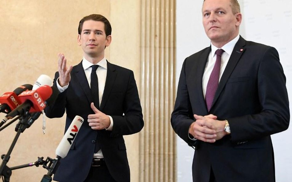 Kanclerz Sebastian Kurz i minister obrony Mario Kunasek