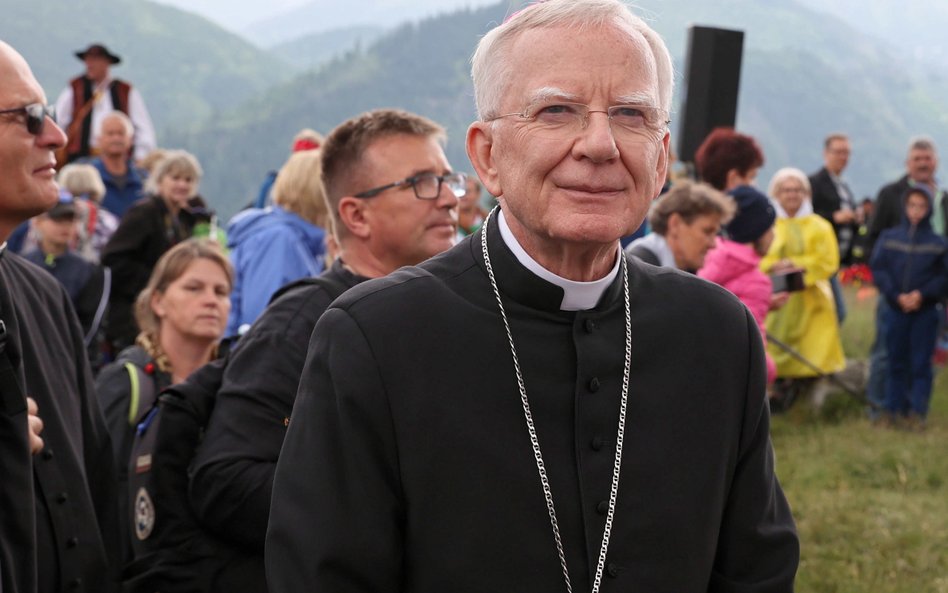 Abp Jędraszewski: PE piętnuje Polaków jako homofobów