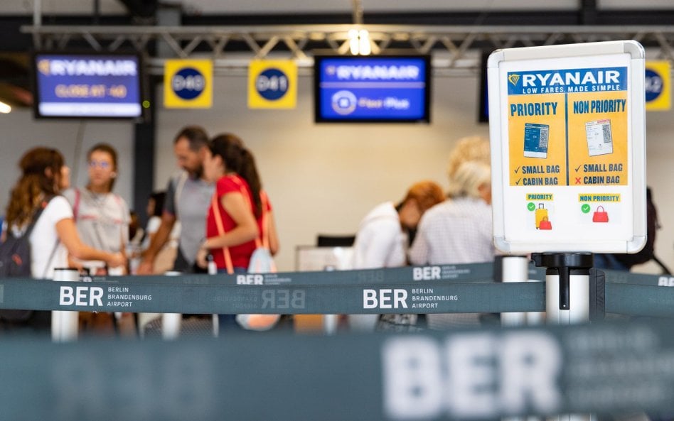 Ryanair zapowiedział zamknięcie bazy operacyjnej w Berlinie i likwidację 12 tras