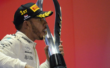 Formuła 1 - Lewis Hamilton wygrał w Singapurze