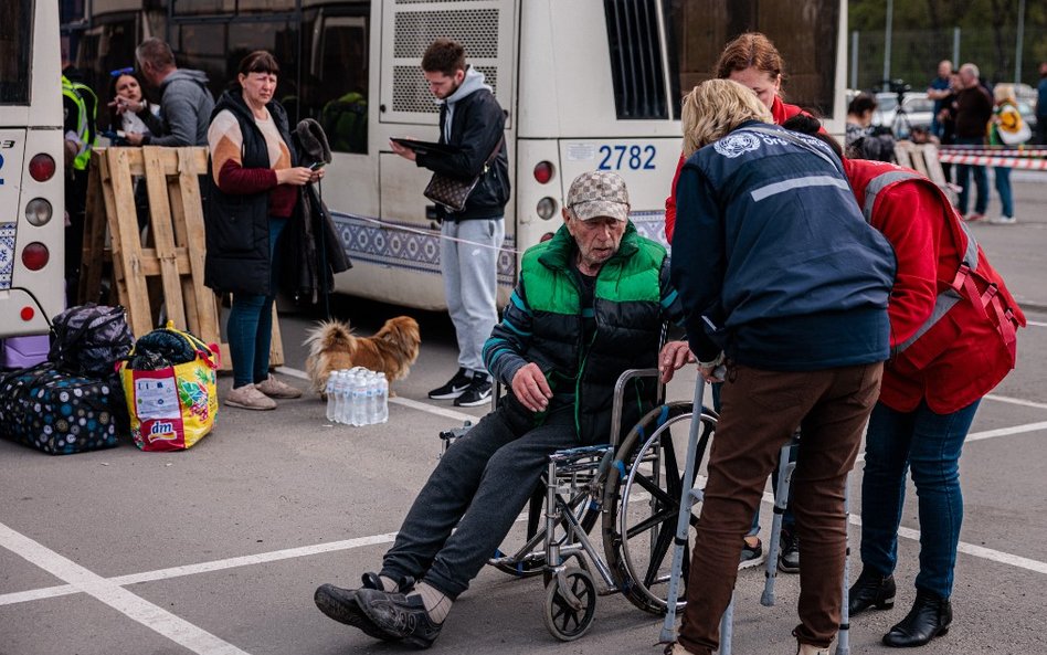 Rosja zapowiada korytarz humanitarny dla Azowstalu. Będzie otwierany przez trzy dni