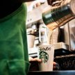 Starbucks zmaga się z niedoborami. Brakuje mleka owsianego