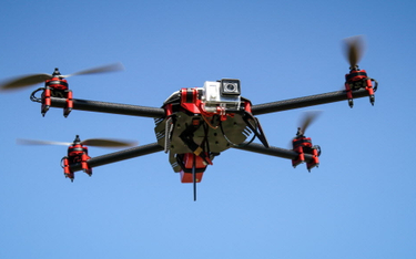 Pierwszy lot drona bez zasięgu widoczności pilota